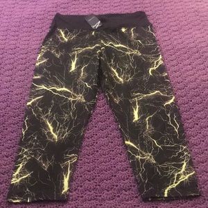 New capris black green